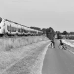 velos et train qui passe
